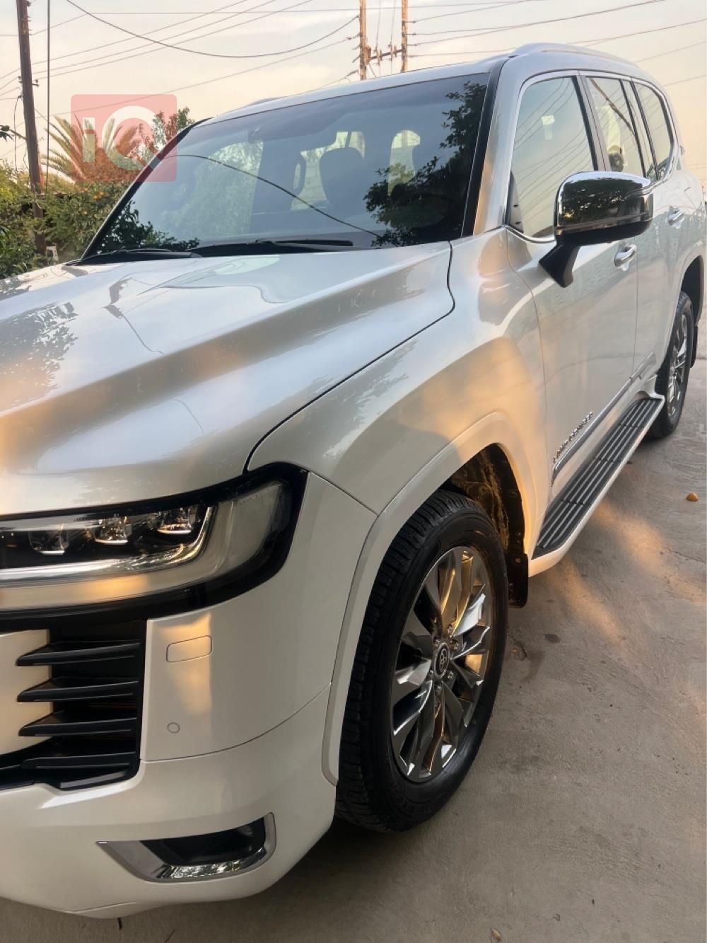 تۆیۆتا لاند کروزەر